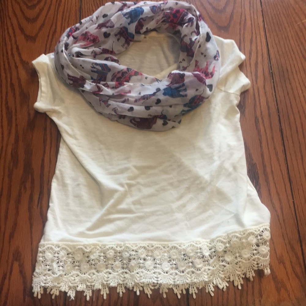Cute Girls T-shirt and elephant scarf